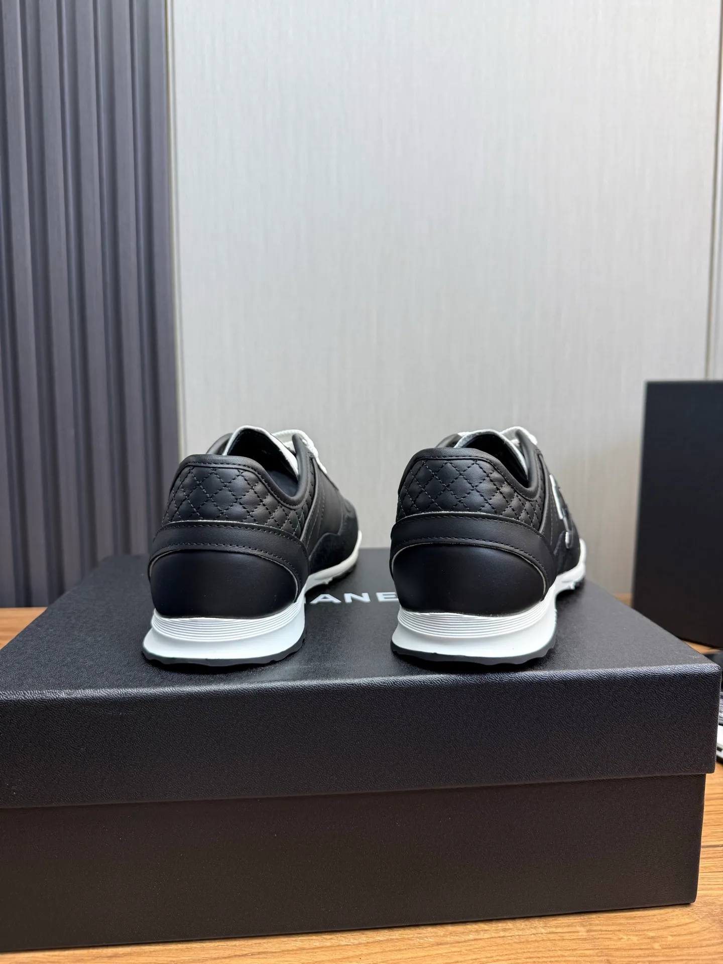 Men's men's shoes 💰600💰 Chanel Chanel 25A latest couple's white shoes casual sports shoes skate shoes 🩷💚 original purchase and development production Xiaoxiang C Home counter another super hot model, loved by Internet celebrity bloggers and ladies, various praises on social platforms, super popular and high quality 😍😍 latest material classic black and white color matching The upper foot is full of fashion 🎊🎊 ▪️Material: Original customized imported cowhide material ▪️Inner lining: Customized mesh ▪️Sole: Original open-molded TPU non-slip outsole ▪️Size: 35-44